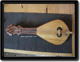Cretan lyraki